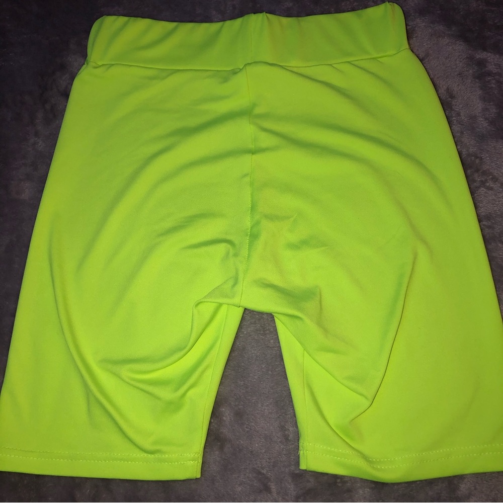 Zaful green neon stretchy biker shorts set/ one shoulder cut out cropped top - Picture 5 of 13